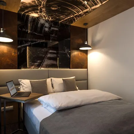 מלון Esplanade 4*