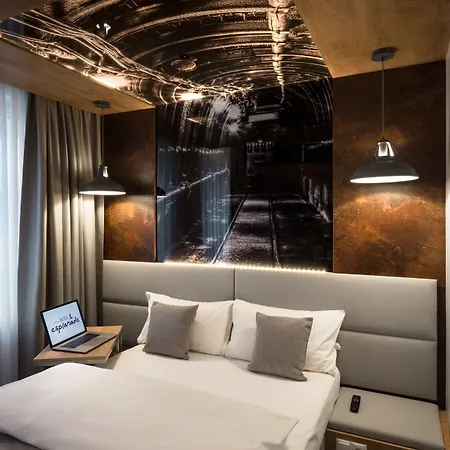 מלון Esplanade 4*