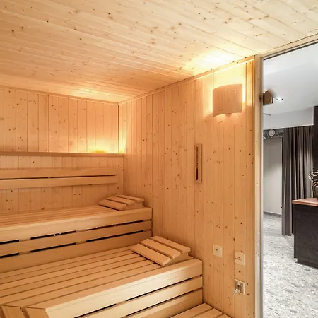 מלון Esplanade 4*