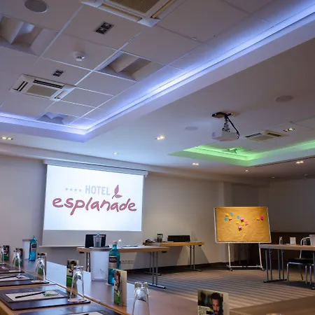 מלון Esplanade 4*