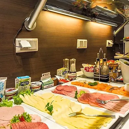 Esplanade Hotel 4*