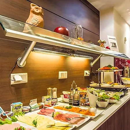 Esplanade Hotel 4*