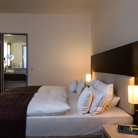 מלון Esplanade 4*