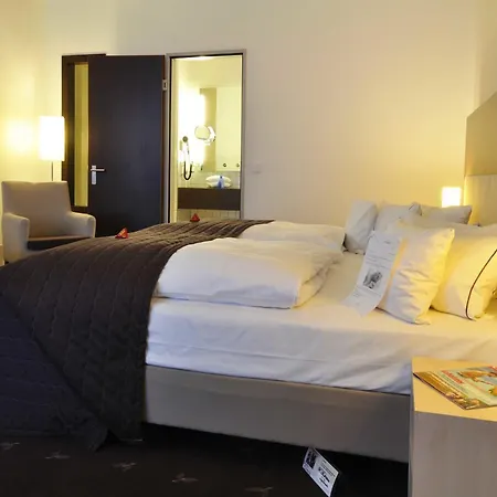 Отель Esplanade 4*