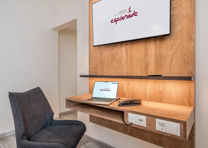 Esplanade מלון