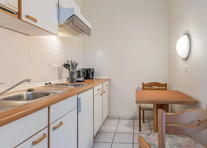 מלון Esplanade 4*