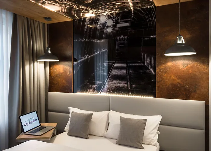 מלון Esplanade 4*